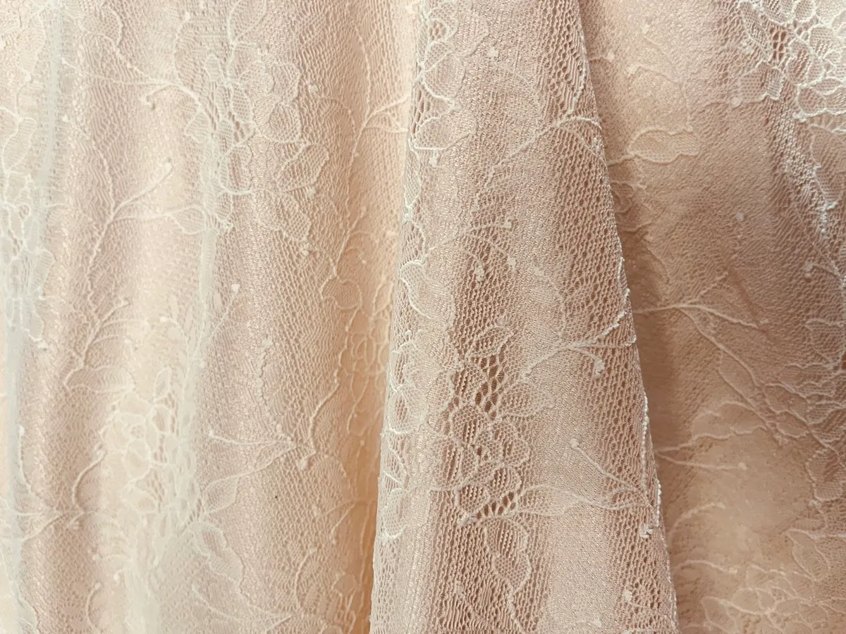 Floral Beige — Blonda Aquerontex, Heredia Costa Rica