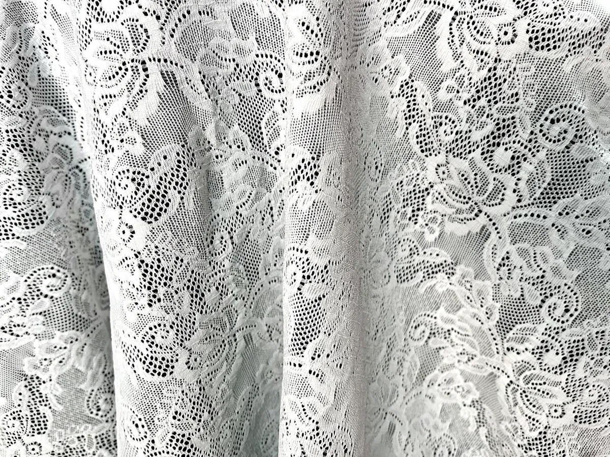 Floral Blanco Negro 2 — Blonda Aquerontex, Heredia Costa Rica