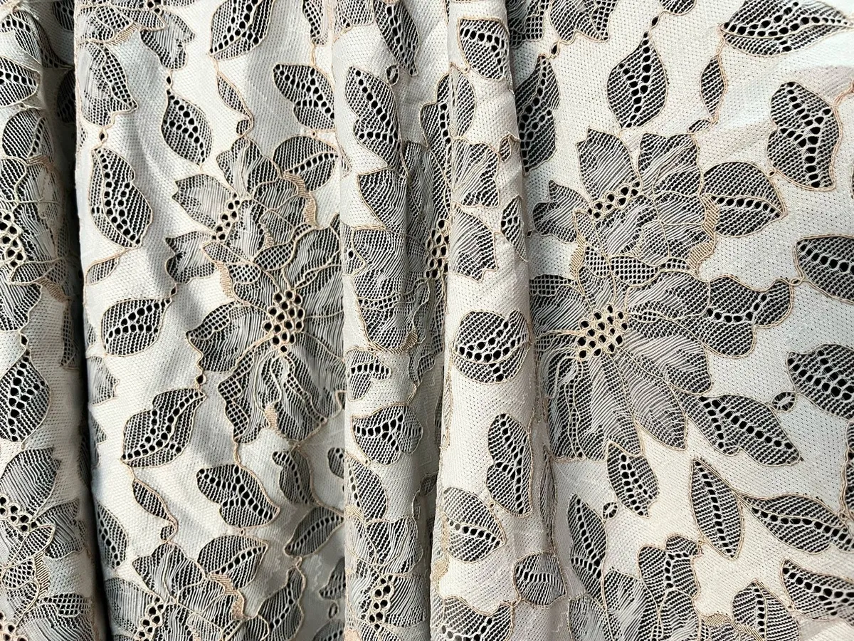 Floral Gris Crema — Blonda Aquerontex, Heredia Costa Rica